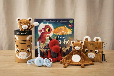 Baby Geschenkset Bundle mit Schmusetuch Tiger, Kinderbuch, Kuscheltier Drache, Schnuller und Trinkbecher – BabyLions®