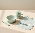 Baby Esslern-Set aus Silikon mit Schüssel, Becher, Löffel und Ärmellätzchen – Beikost Set für Babys in Grün