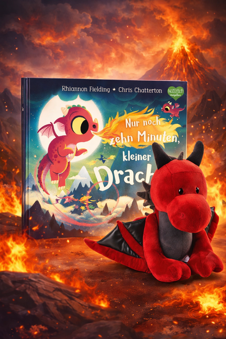 Kinderbuch ›Nur noch zehn Minuten, kleiner Drache‹ von Rhiannon Fielding mit rotem Drachen-Kuscheltier als Geschenk-Bundle vor feurigem Abenteuer-Hintergrund