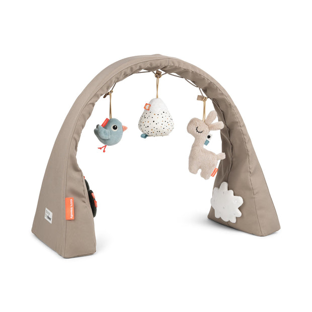 Activity Gym Lalee Spielbogen von Done by Deer mit hängenden Babyspielzeugen