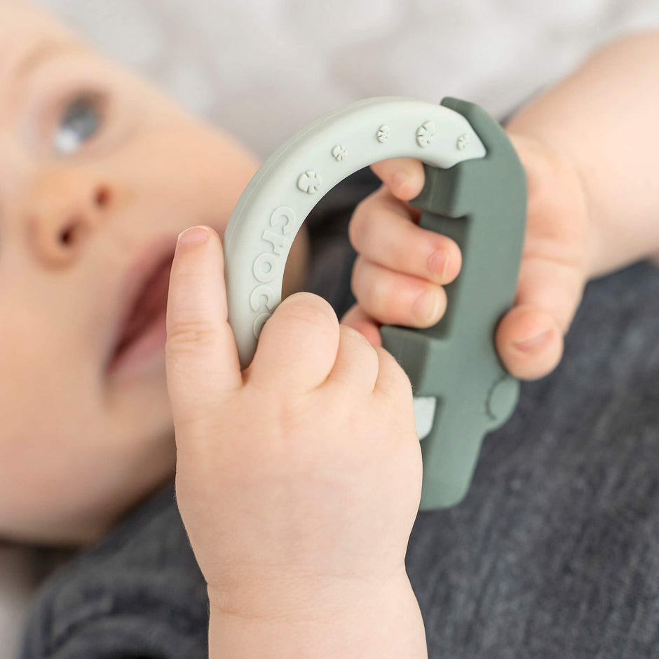 Baby hält Silikon Beißring Deer Friends 2er Pack grün