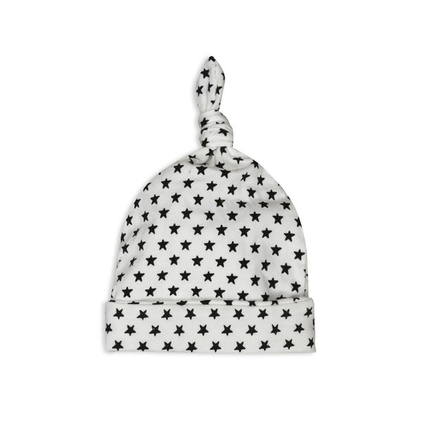 Weiße Baby Mütze mit schwarzen Sternen aus weicher Baumwolle mit Knoten, ideal für Neugeborene und Babys
