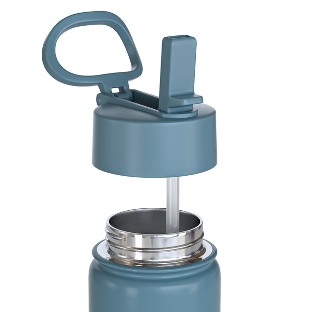 Deckel einer blauen Kinder-Trinkflasche aus Edelstahl mit integriertem Strohhalm, praktischem Tragegriff und auslaufsicherem Verschluss