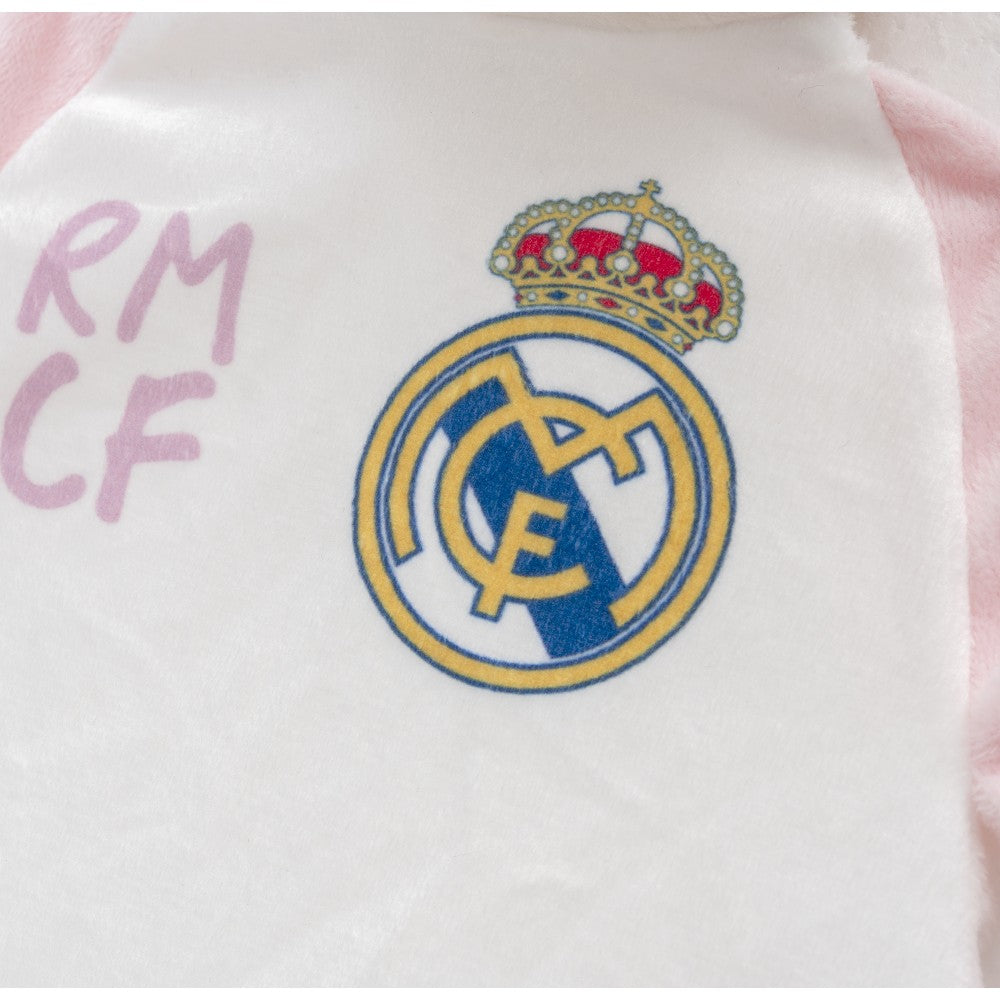 Detailaufnahme Real Madrid Logo auf Baby Schmusetuch mit RM CF Schriftzug, offizielles Lizenz Kuscheltuch für Babys
