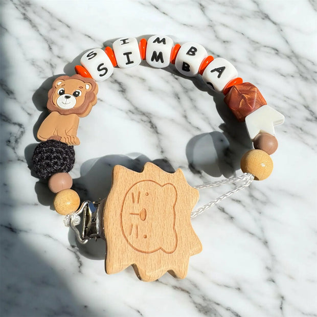 Schnullerkette mit Löwenmotiv und personalisiertem Namen im BabyLions Stil