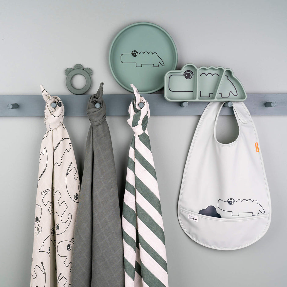 Silikon Stick&Stay Teller Croco für Babys – Grün & Rosa - Babylions