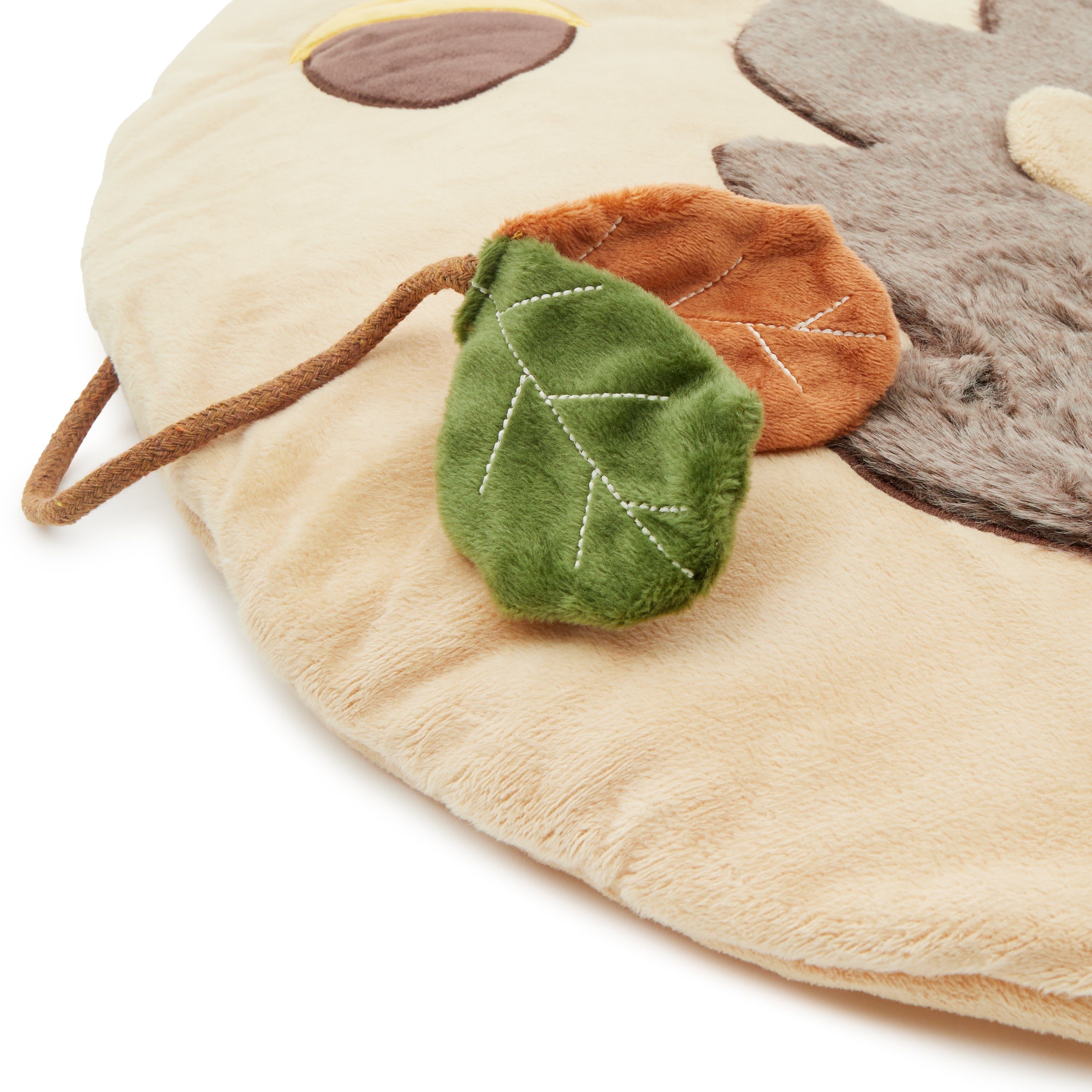 Weiche Baby Spieldecke Igel Piksi mit Blatt-Detail und strukturierten Stoffelementen