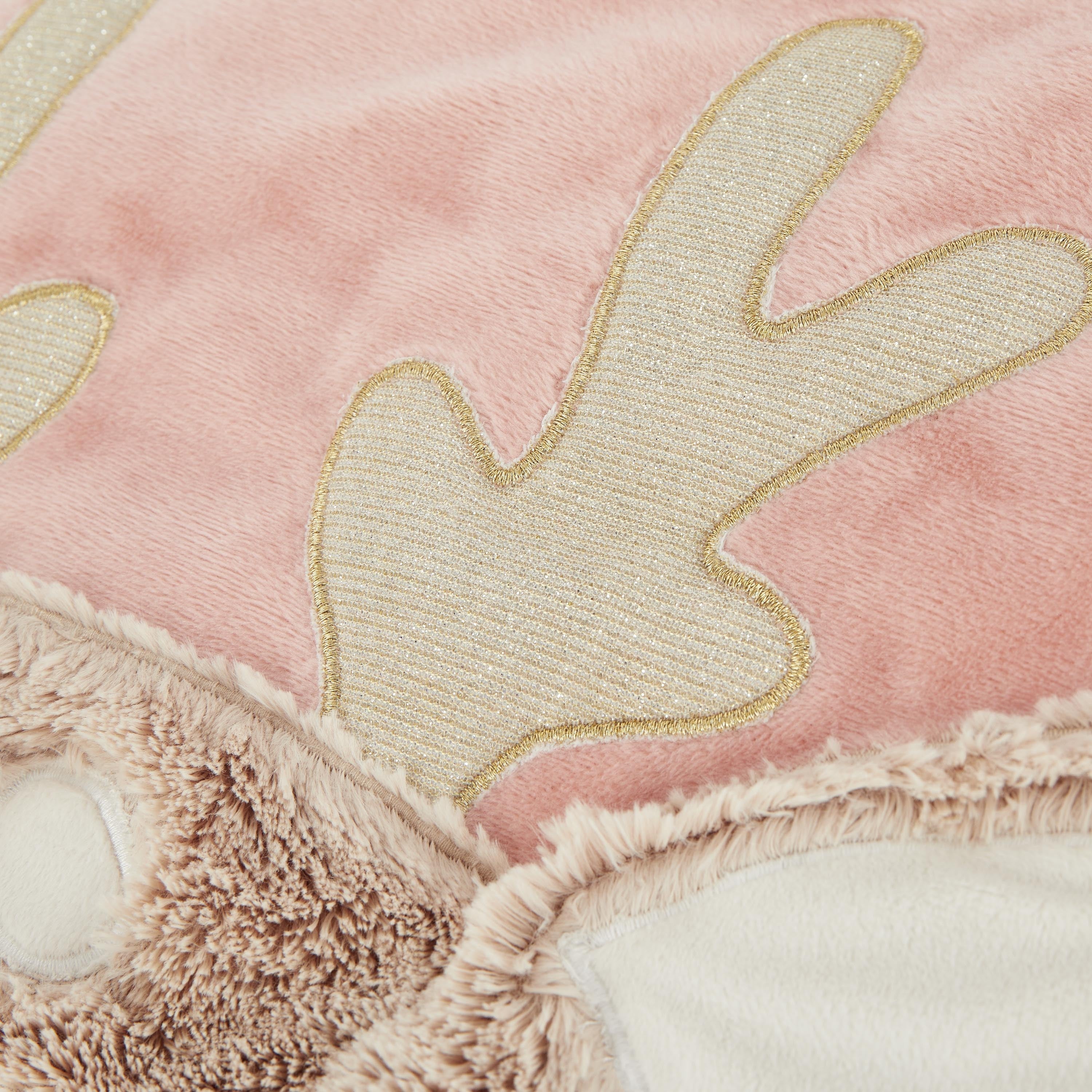Detail der Baby Spieldecke Reh Ella mit weichem Stoff und goldenem Geweih in Rosa